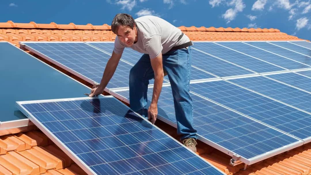 Montaż elektrowni słonecznych: uniknij najczęstszych błędów i kosztów