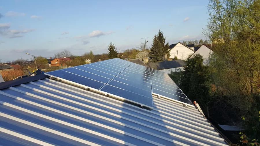 Jaka moc paneli fotowoltaicznych optymalnie na dom jednorodzinny? Przykłady i kalkulator