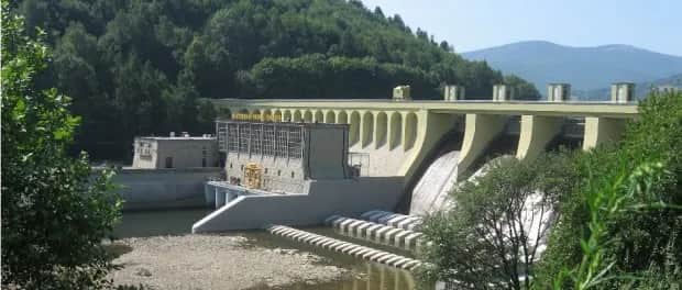 Jakie zagrożenia dla przyrody powodują elektrownie wodne i ich skutki