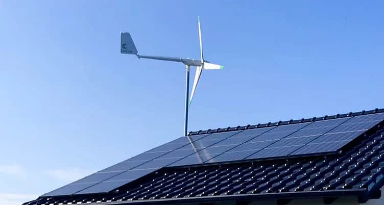 Jak zainstalować elektrownię słoneczną na dachu i zaoszczędzić na energii