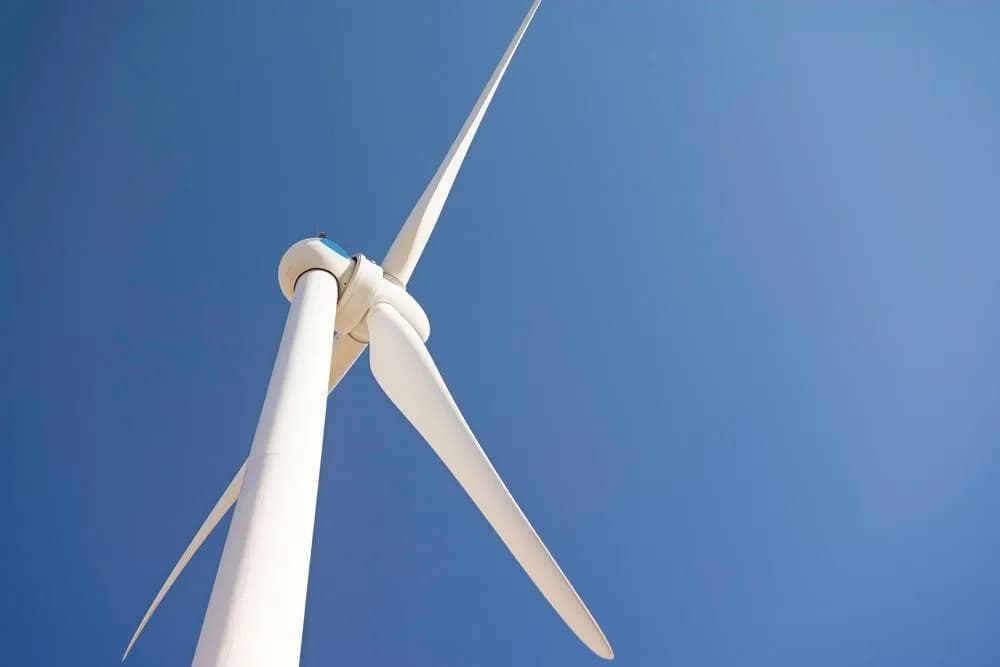 Jak wybudować elektrownię wiatrową: kluczowe kroki i porady ekspertów