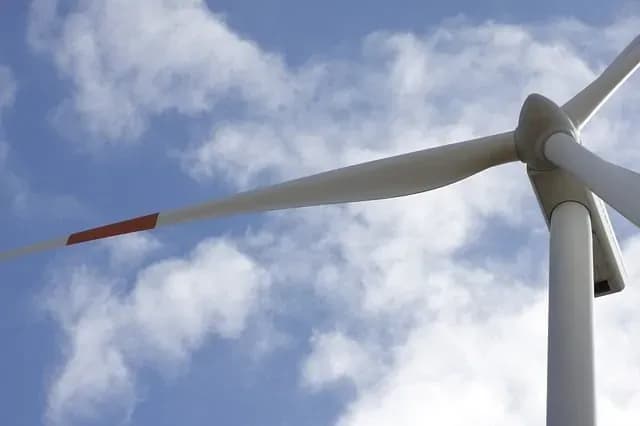 Energia wiatrowa producenci: Kto rządzi rynkiem turbin wiatrowych?