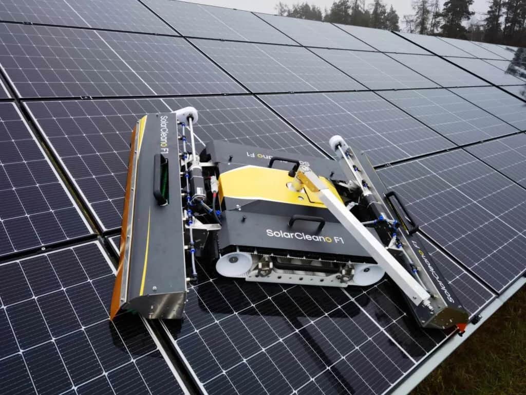 Jak czyścić panele fotowoltaiczne? Poznaj skuteczne metody mycia fotowoltaiki!